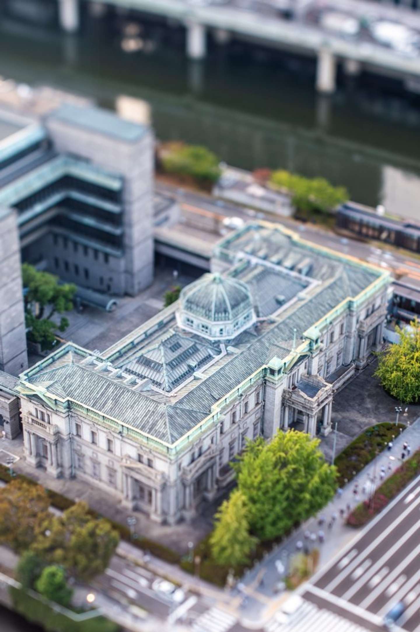 同日、同じ場所から同じレンズで撮影した「日本銀行大阪支店旧館」もかなりミニチュア（画像はobuchin＠obuchin76さんの投稿より）
