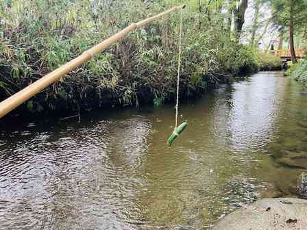 キュウリ付き釣り竿が狙う〝獲物〟に1.7万人興味津々 民話のふるさと・遠野にて...「入れ食いだったらどうしよう」