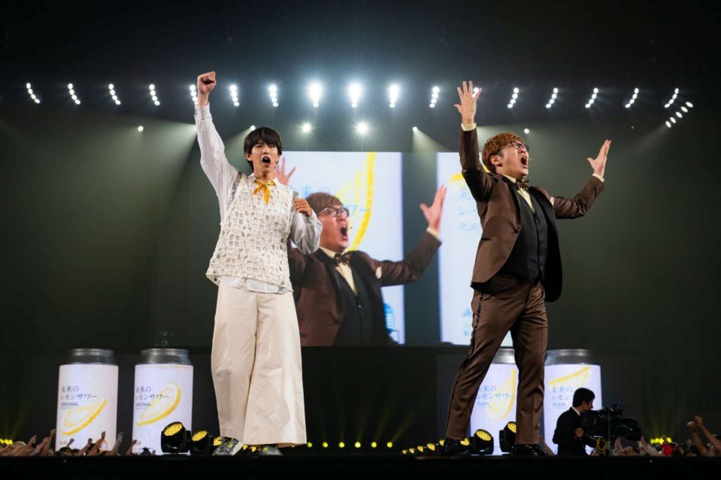 会場で意気込むHIKAKINさんとはじめしゃちょーさん（画像はプレスリリースより）