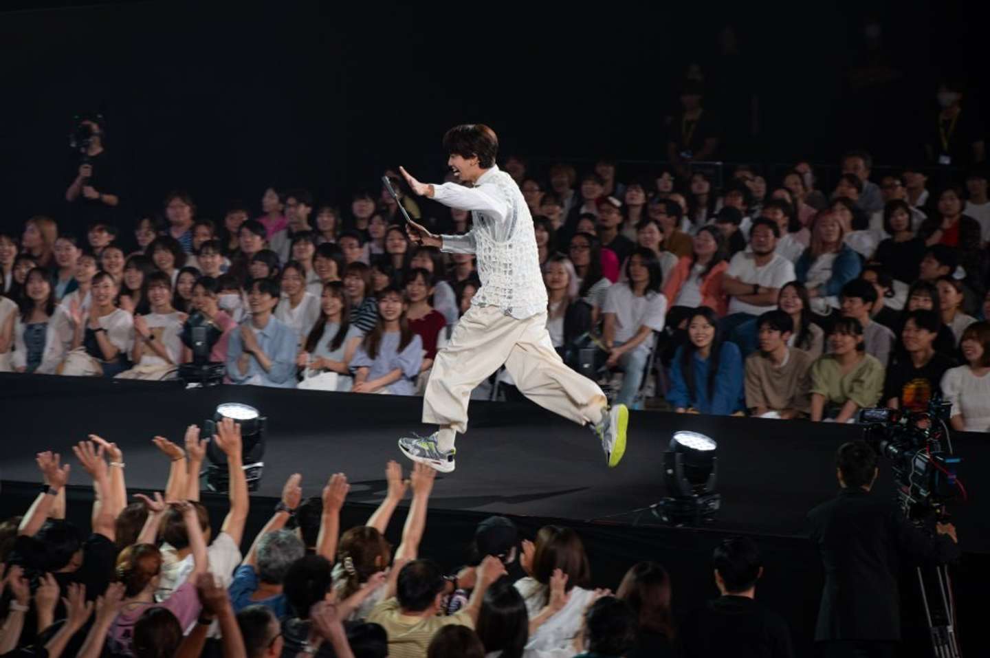 走るはじめしゃちょーさん（画像はプレスリリースより）