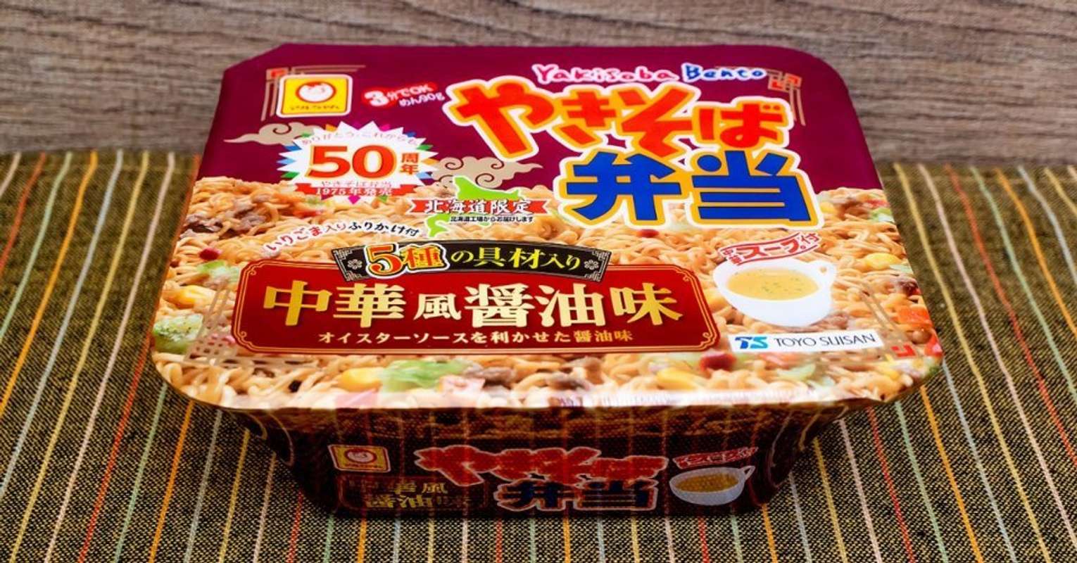 東洋水産「やきそば弁当 5種の具材入り中華風醤油味」