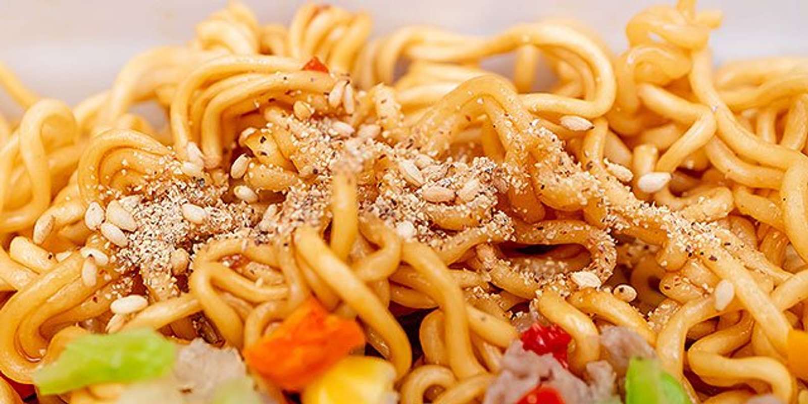 ごまや白胡椒の入ったふりかけ