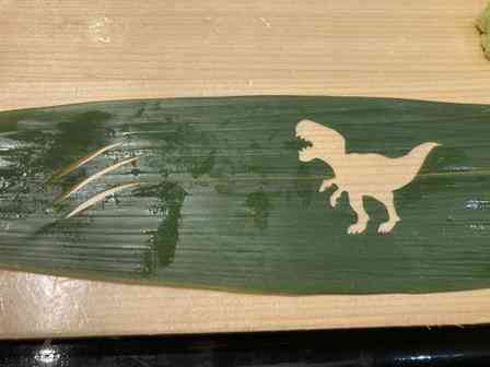 福井県のすしの下から〝発掘〟された恐竜に5.7万人興奮　「粋だなぁ」「これはアツい！」