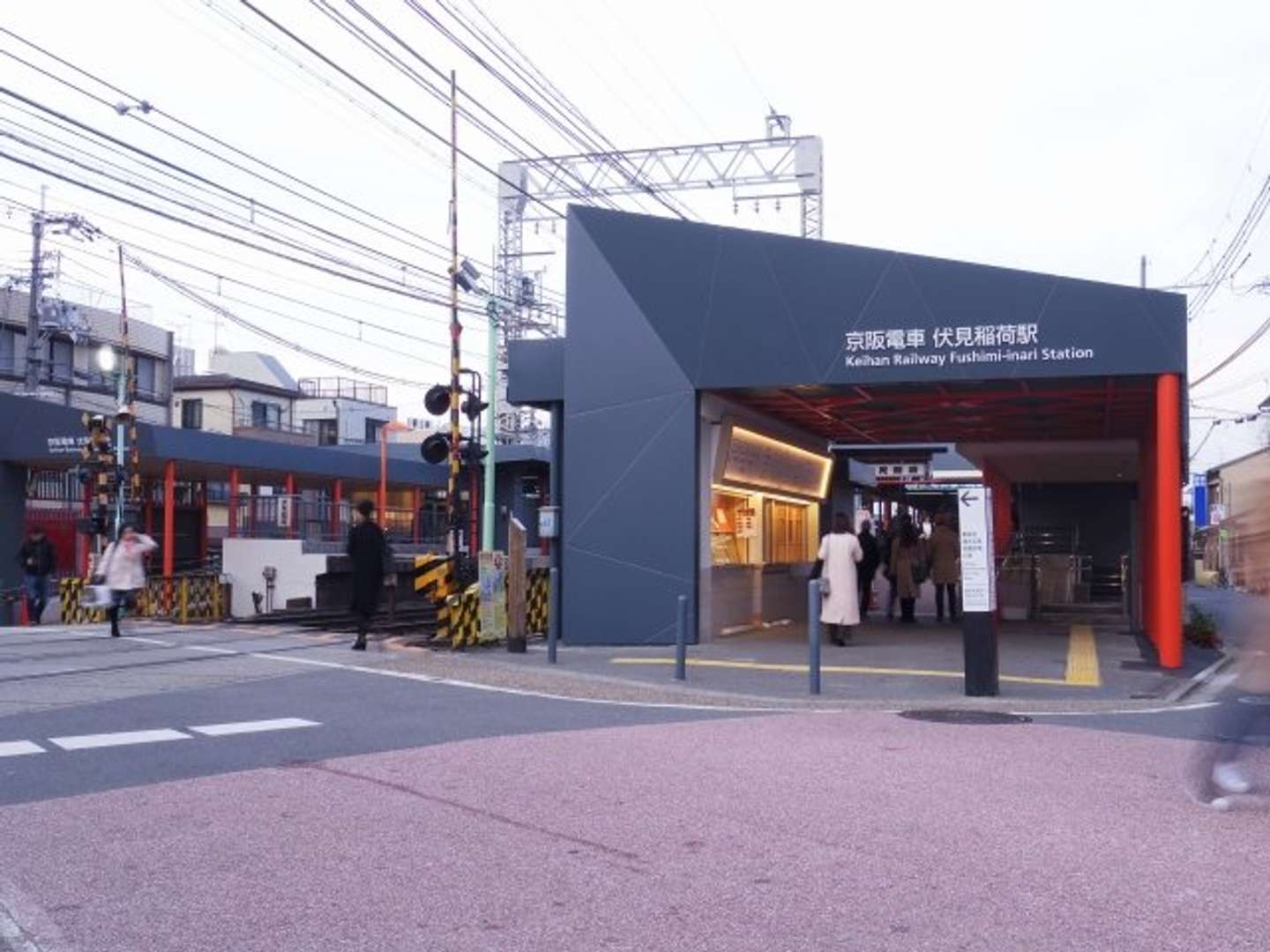 京阪・伏見稲荷駅
