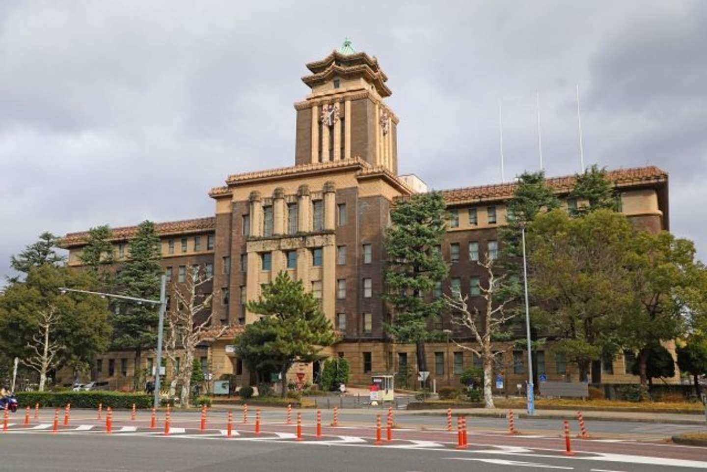 名古屋市庁舎（photoACより）