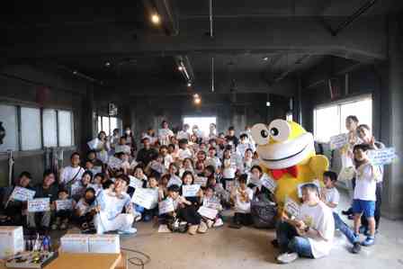 給食でおなじみ「さかなっつハイ！」40周年の感謝をイワシへ　子供たちの人気者・かわちゃん作の歌も発表