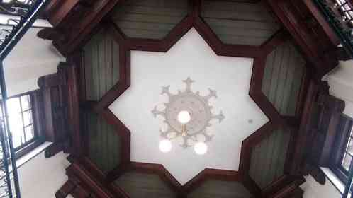 「惚れ惚れする」「内装すごい」　盛岡の〝使える重要文化財〟岩手銀行赤レンガ館に4.4万人感動