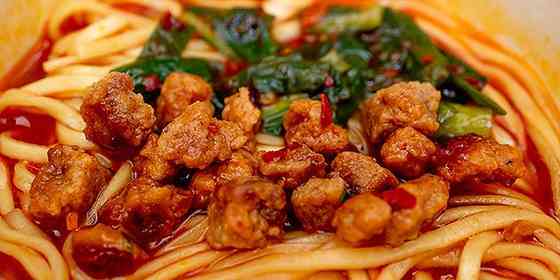 名古屋生まれの「エイリアン」全国のファミマへ出撃　台湾ラーメン「味仙」監修カップ麺はどんだけ辛い？