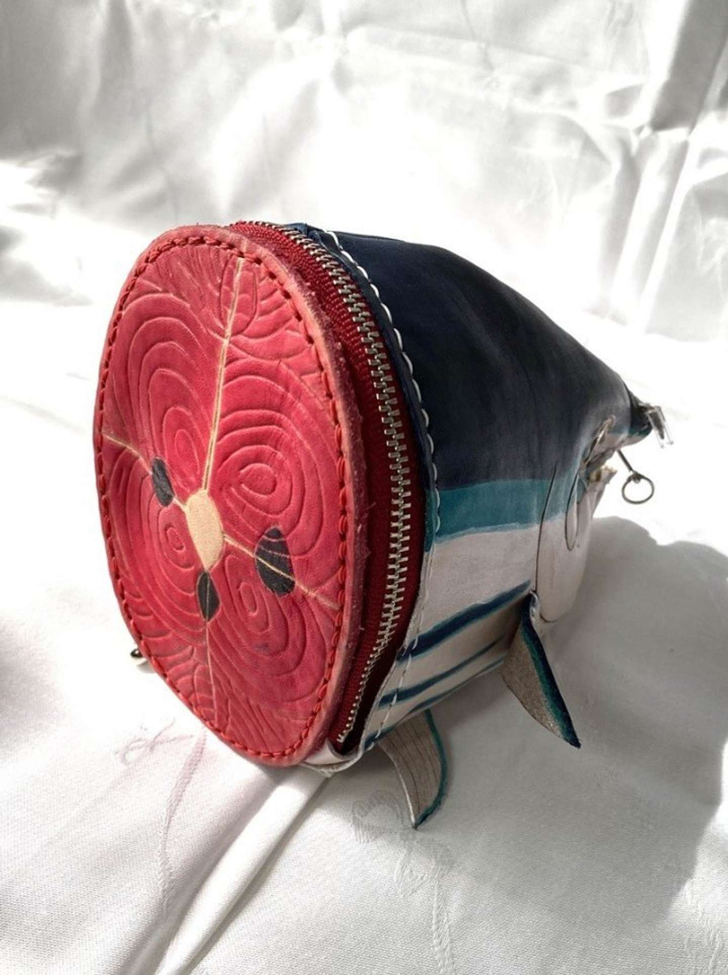 ふるさとチョイスより（製造：KRSカスタム・サドル）