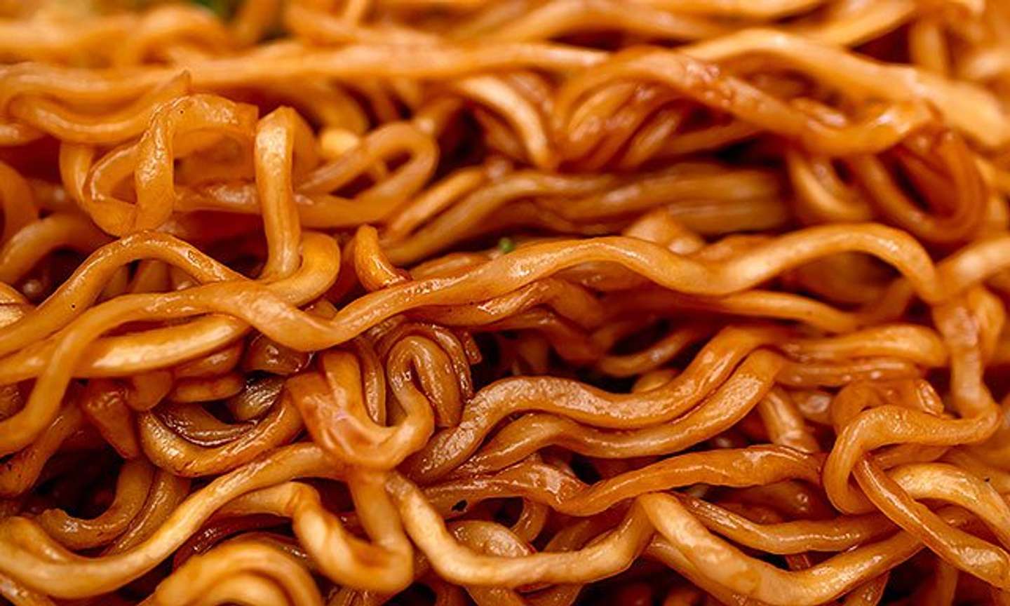 麺は味も食感もカップ麺とは異なる