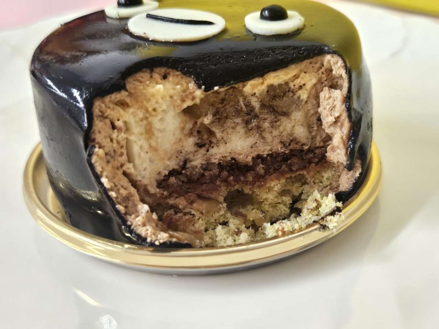 中には洋梨のコンポートが...（画像は編集部撮影）