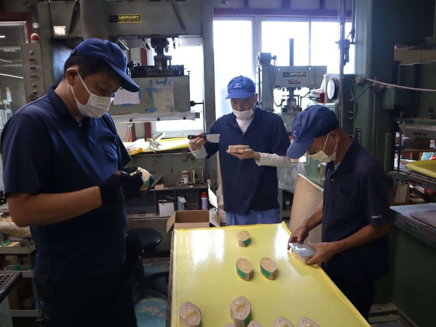 一つずつ、手作業で作られるクラブ