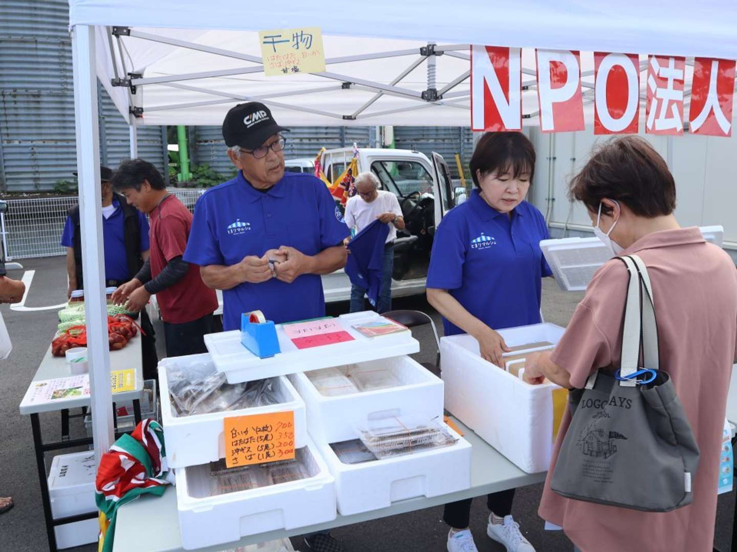 マルシェではいろんなものが売られている