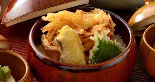 生タマネギが丸ごとついてくる〝御膳〟に4.7万人あ然　「さすが淡路島w」「デザート感覚で置かれてるの面白すぎる」