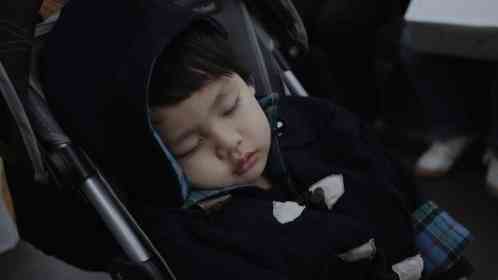 「電車の中で体調が悪くなったベビーカーの息子。車内で吐いてしまうと、隣の席の女性客が...」（茨城県・40代女性）