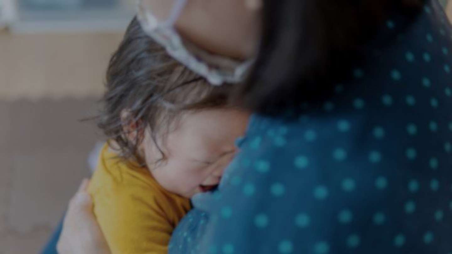 旅館での食事中に...（画像はphotoACより）