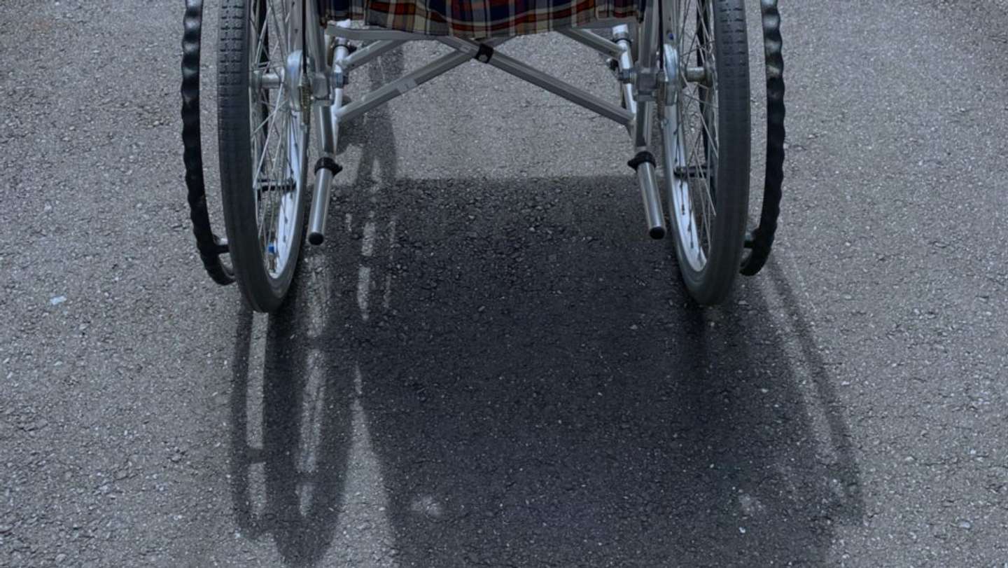 気付けば、車いすを...（画像はphotoACより）