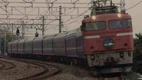 「深夜の駅前で一人、夜行列車を待っていた10代の私。誰もいないと思っていたら、見知らぬ中年男性が...」（山形県・40代）