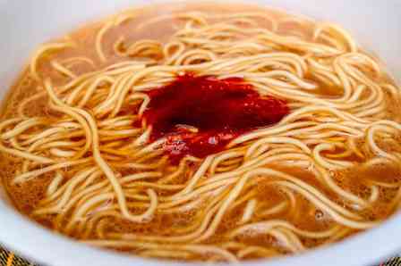 味も価格もカップ麺離れ！　「天神西通り店」限定の味を再現した「一蘭 釜だれ」は驚嘆の一杯