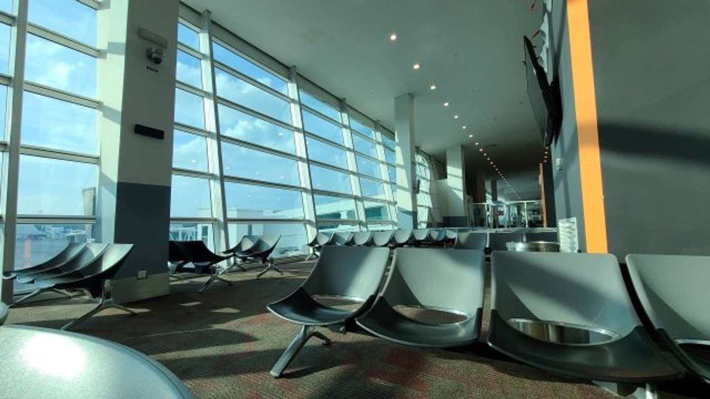 ひとりで飛行機に乗る娘が心配で...（画像はphotoACより）