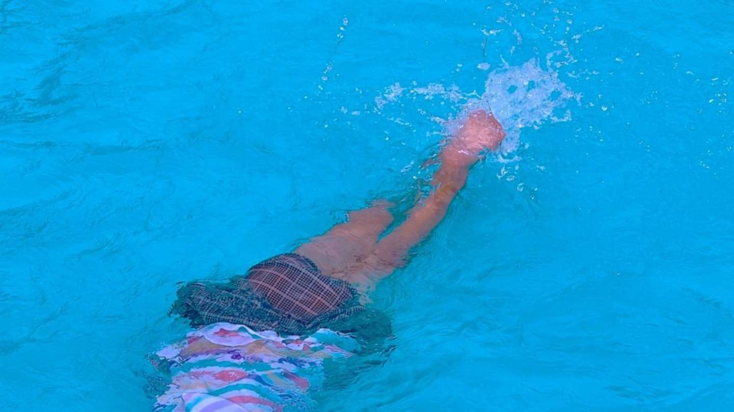 子供の頃、溺れかけて...（画像はphotoACより）