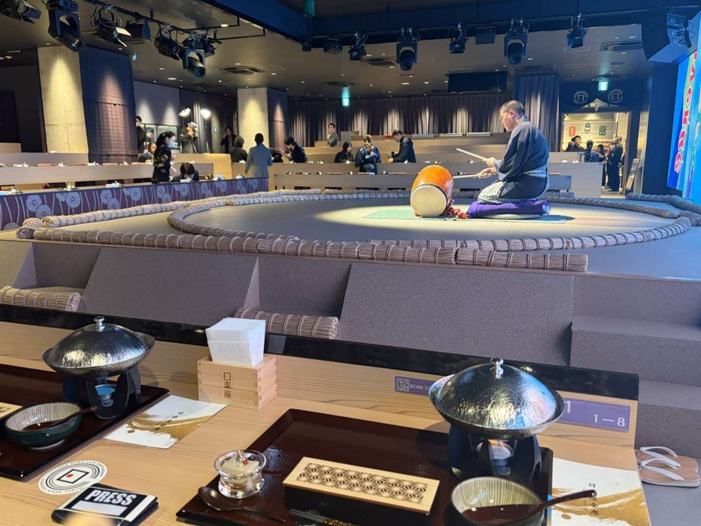 土俵側面の最前列の角。めちゃくちゃ良い席だった