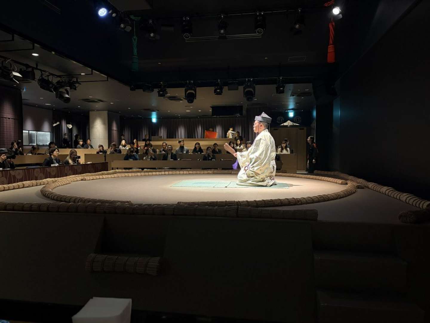 ちゃんと行司さんもいる