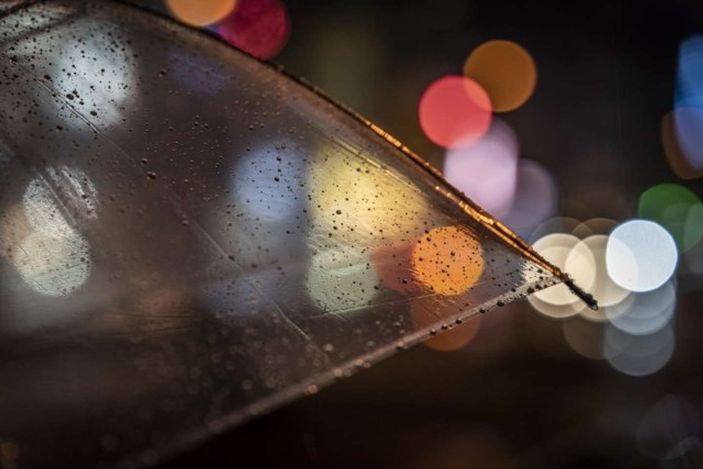 雨の日にビニール傘をくれた人へ（画像はphotoAC）