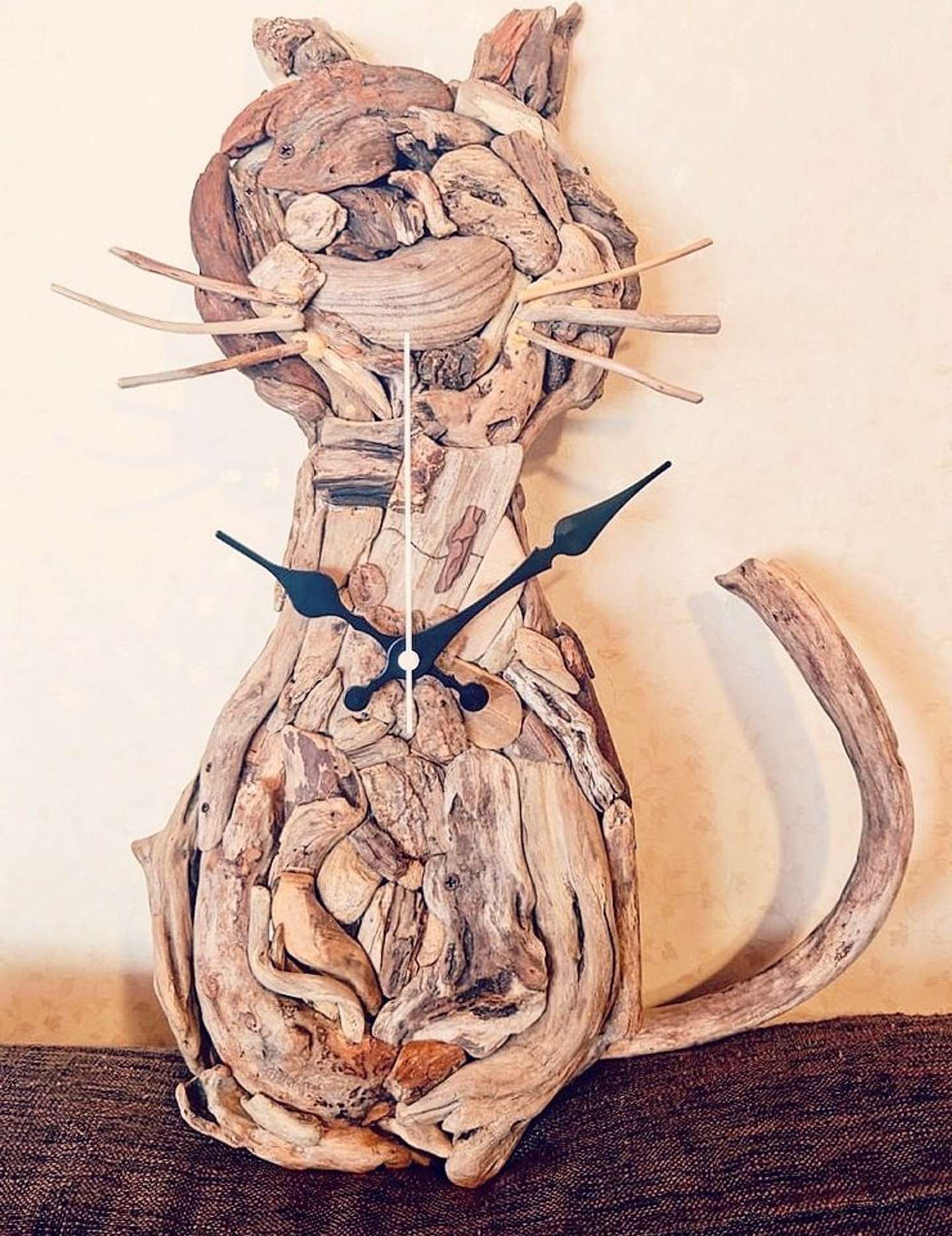 猫型の時計（画像は流木お兄さん＠ryuboku023さんの投稿より）