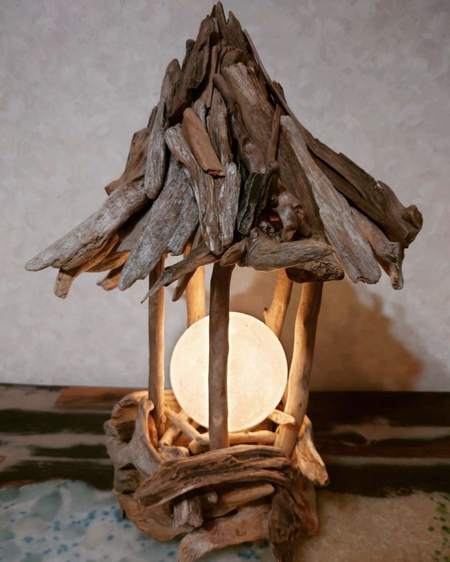 ランタンのような作品も（画像は流木お兄さん＠ryuboku023さんの投稿より）