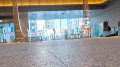 KITTE名古屋の床に埋まってた〝赤い石〟に2.4万人注目　「これは気が付かなかった」「掘り起こそう！」