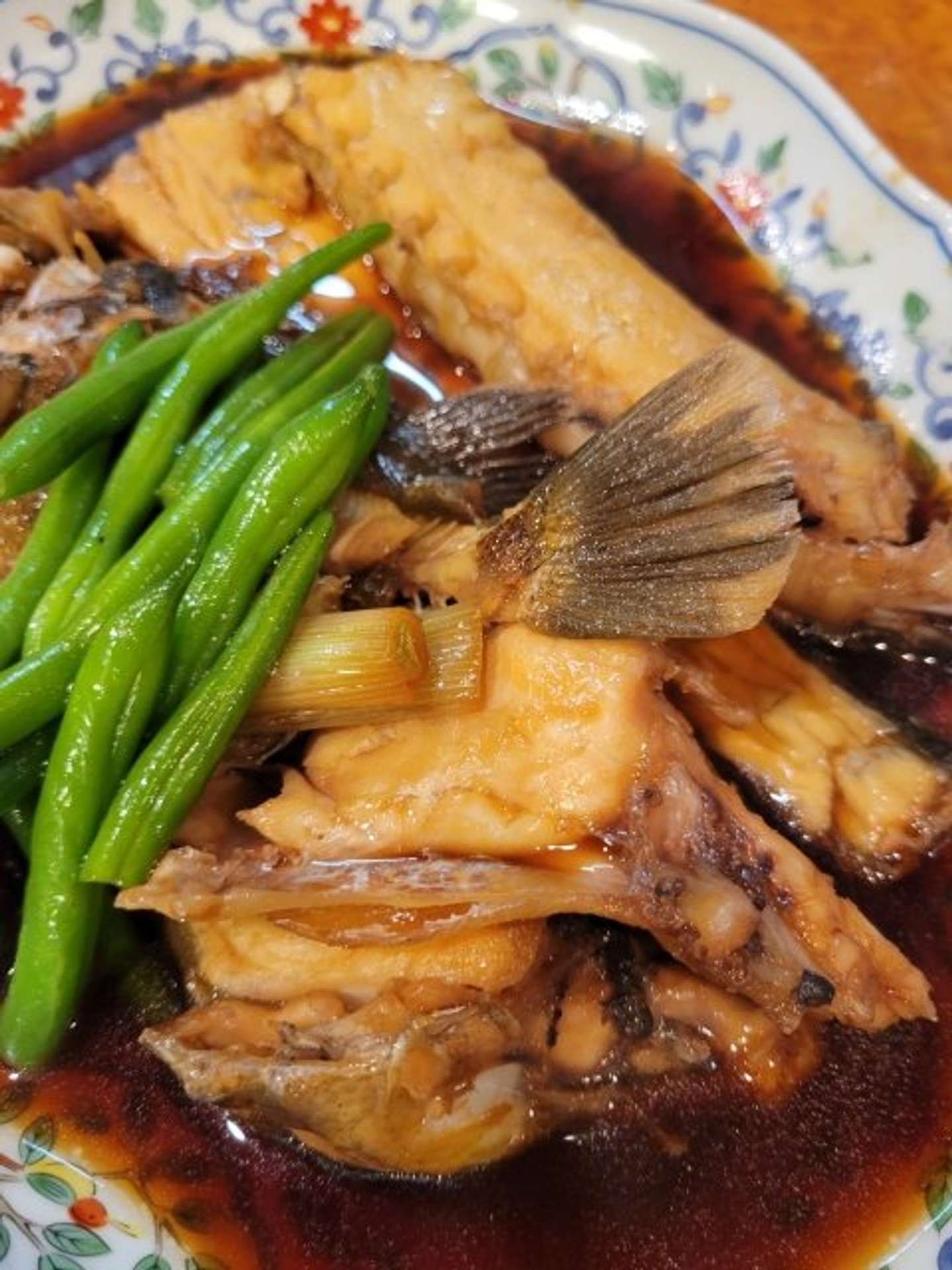 煮魚を頼んだら...（画像はphotoAC...