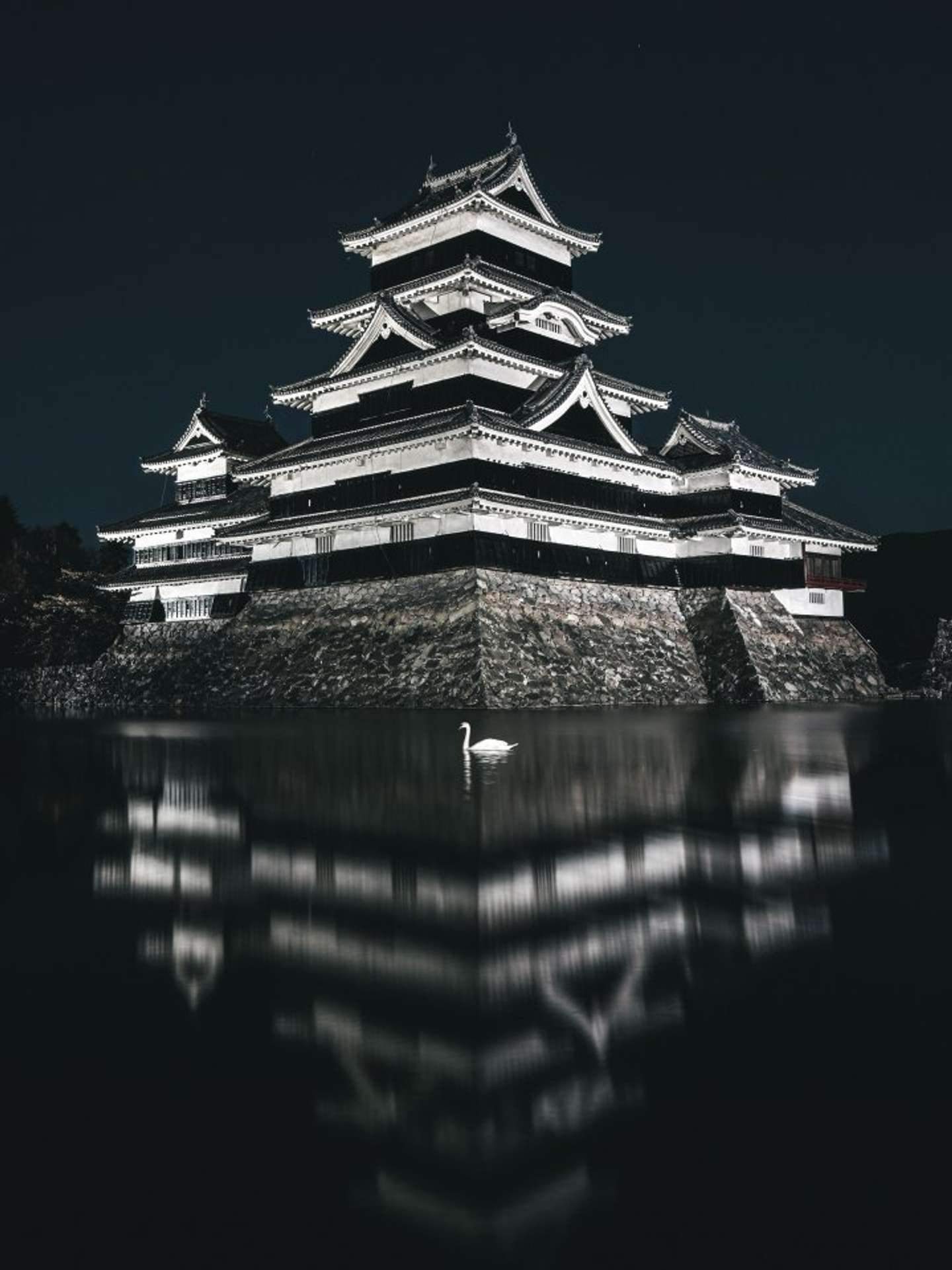 はるはら（＠haruhara_kun）さんの投稿より、とある深夜の松本城