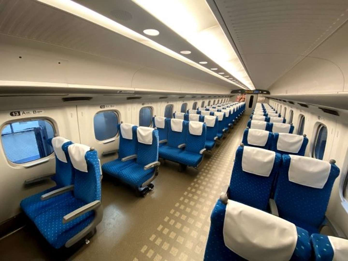 新幹線に乗ったけど...（画像はphotoAC）