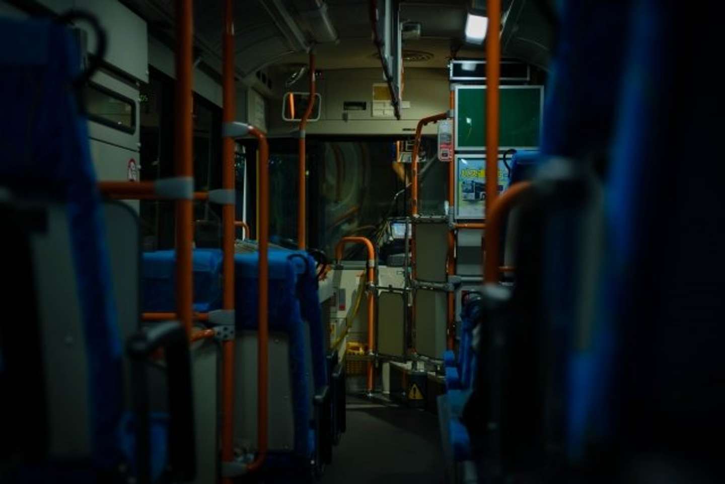 不安な車内（画像はphotoAC）