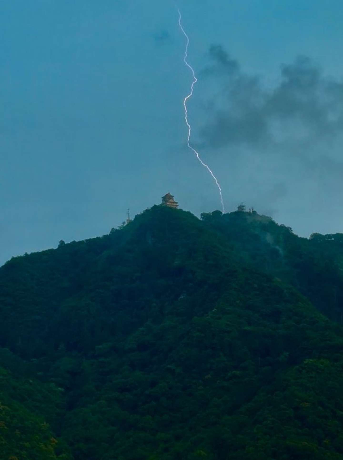 誰かが降臨？（岐阜聖地巡礼者☆★＠gifuseichi19さんの投稿より）