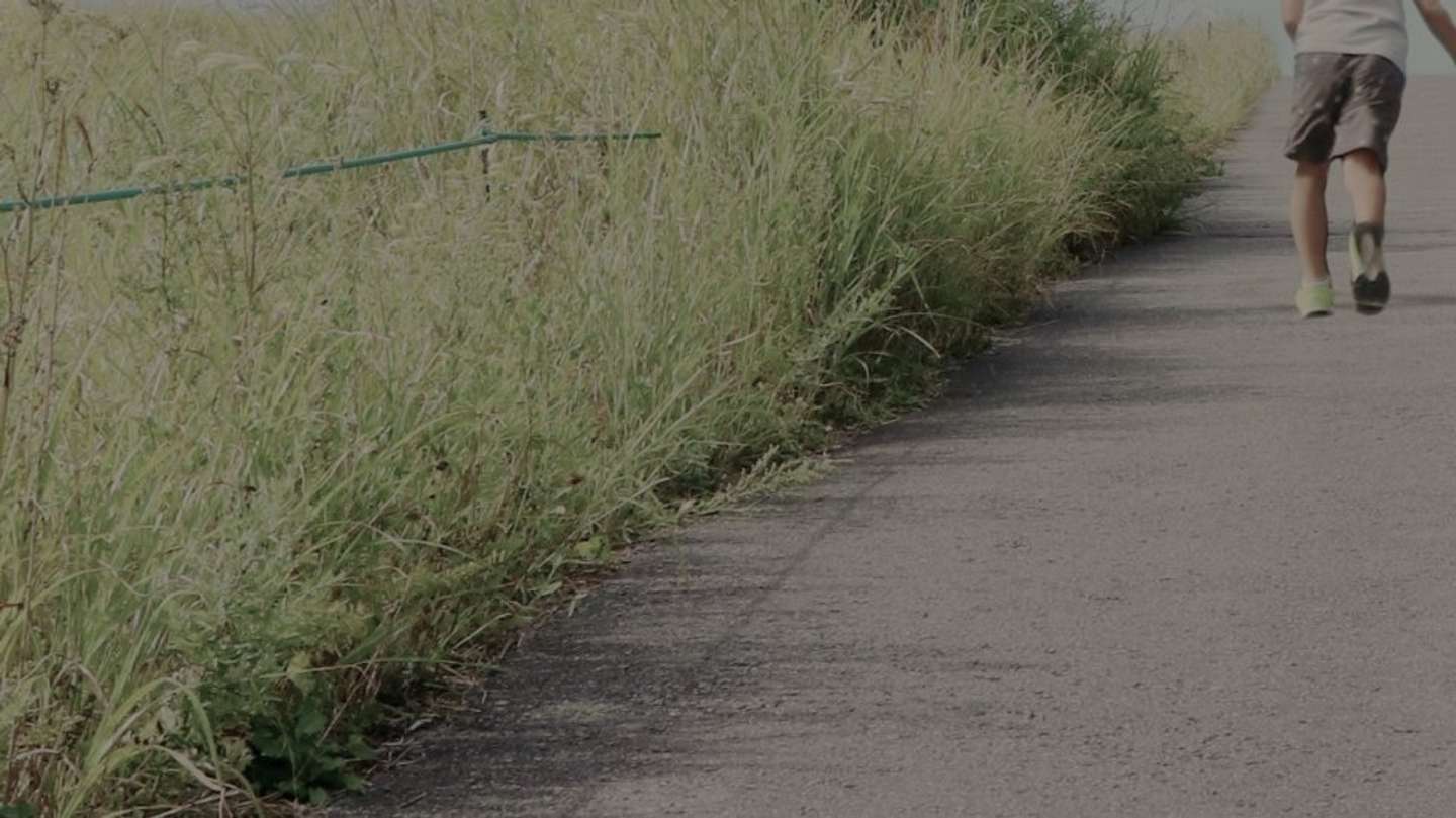 一人で帰ろうとして...（画像はphotoAC)