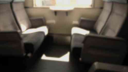 「大混雑の急行列車、おじさんとはぐれた小学生の僕。若いお姉さんに声をかけられて」（千葉県・60代男性）