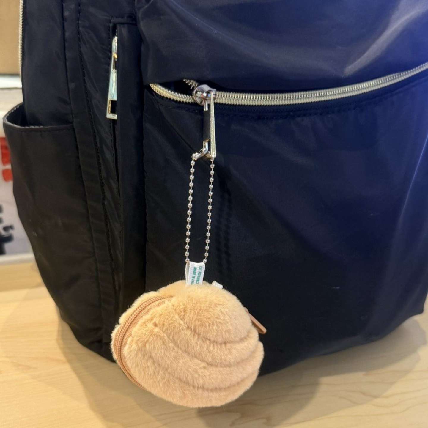 カバンにつけておでかけ♪（画像提供：あわしまマリンパーク）