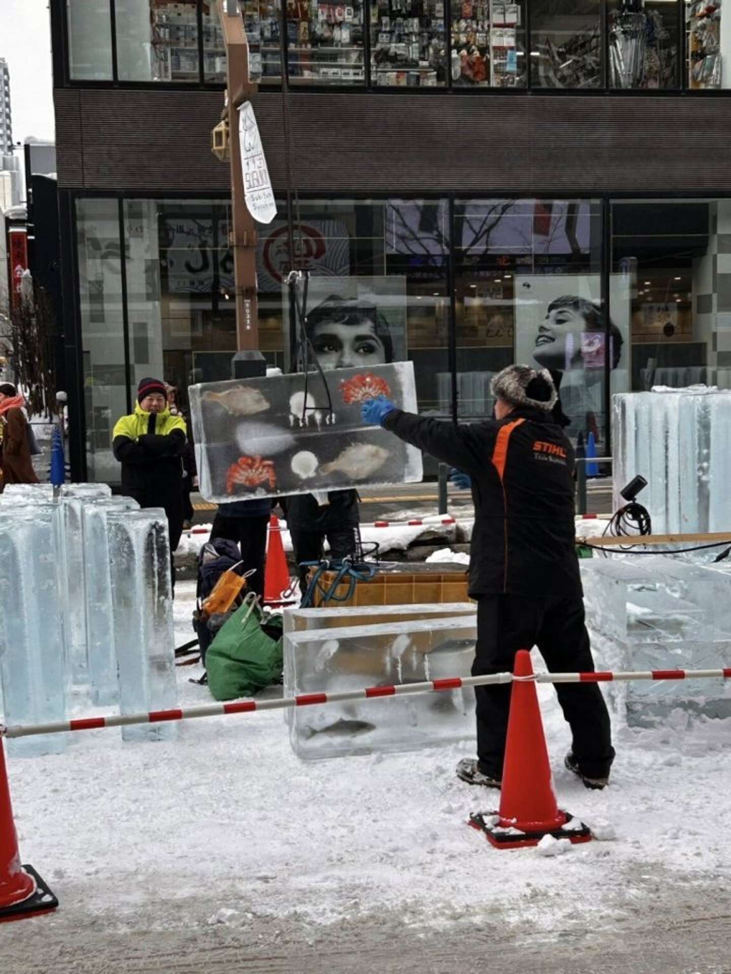 製作中の様子（画像はすすきの観光協会公式Facebookより）