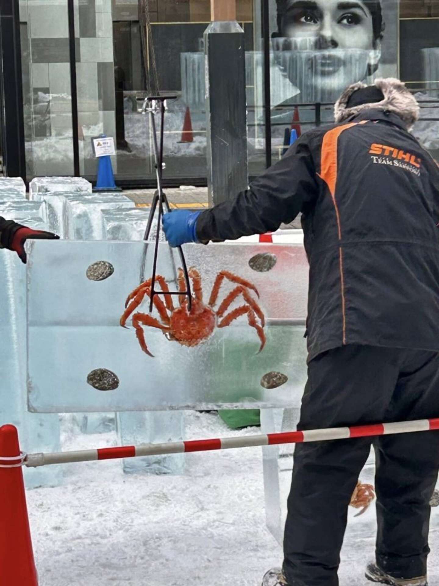 製作中の様子（画像はすすきの観光協会公式Facebookより）