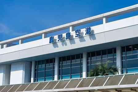 「空港の売店で4人の店員に囲まれた私。お土産について尋ねたら、四方へ散り散りになって！？」（愛知県・30代女性）