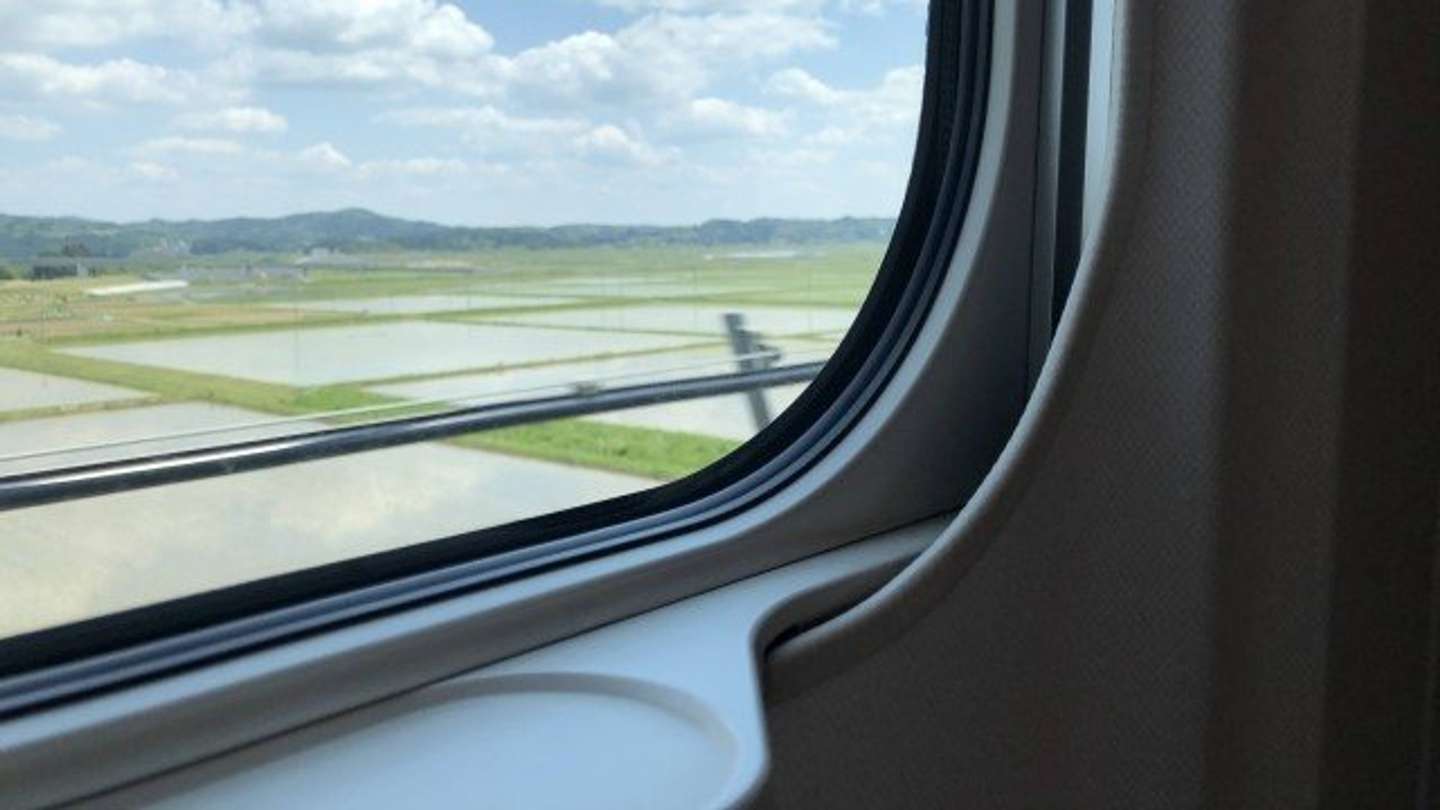 席を譲ってもらって...（画像はphotoAC）