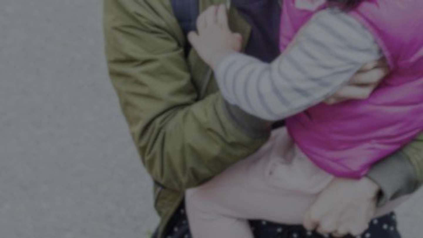 隣の女の子が...（画像はphotoAC）