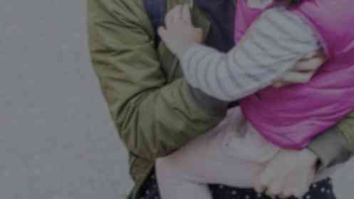 隣の女の子が…（画像はphotoAC）