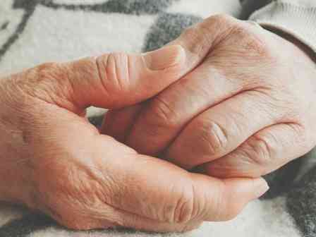 席を交換したおばあちゃんと（画像はphotoACより）