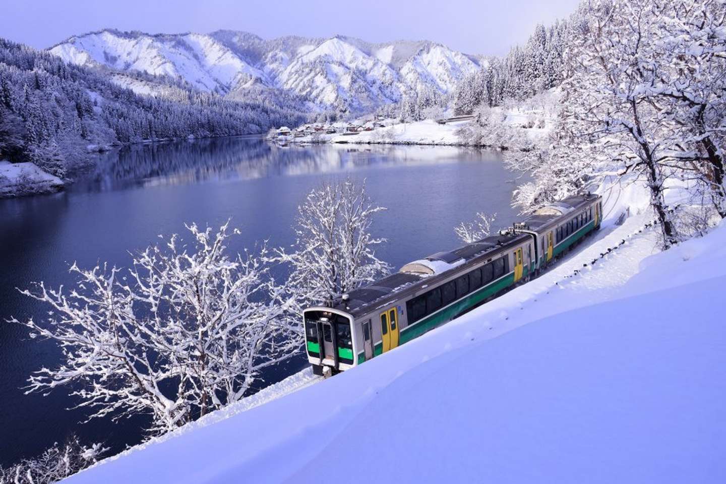 只見川沿いを走る只見線（画像はプレスリリースより）