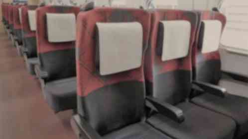 「幼い娘と父と3人で新幹線自由席へ。3列シートの空いてた2席に座ろうとすると、元からいた派手ギャルが」（新潟県・40代女性）