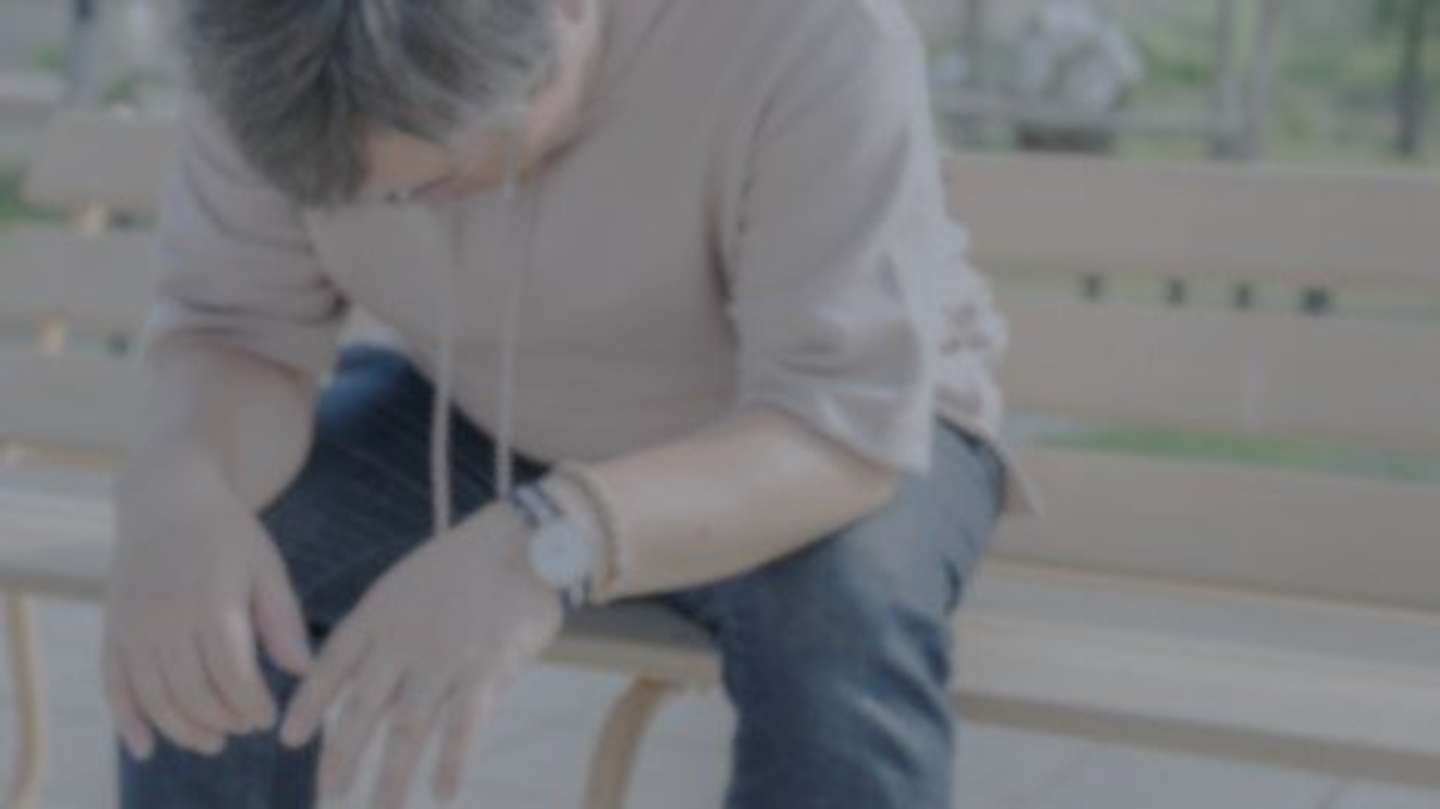 突然の胸の痛みに（画像はphotoAC）