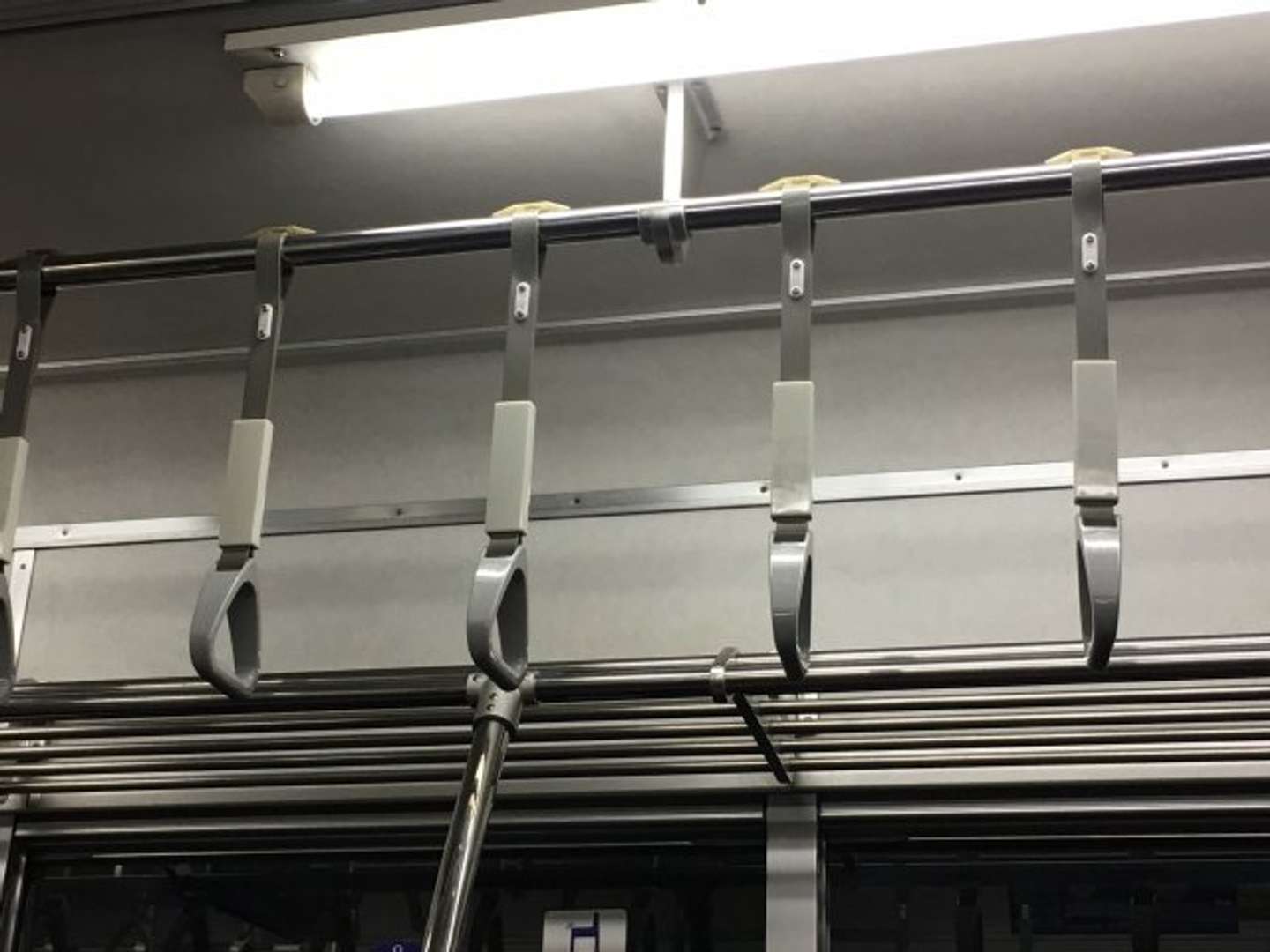 網棚に置いた荷物が…（画像はphotoAC）